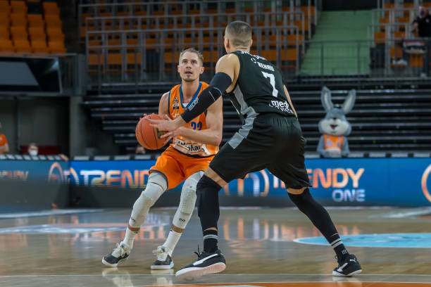 首发阵容 首发阵容