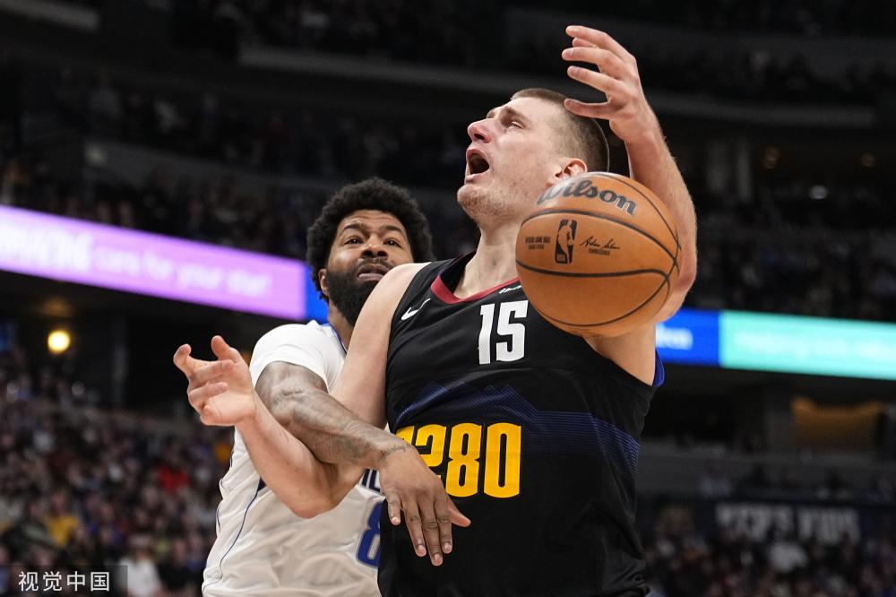 他们在发球 他们在发球